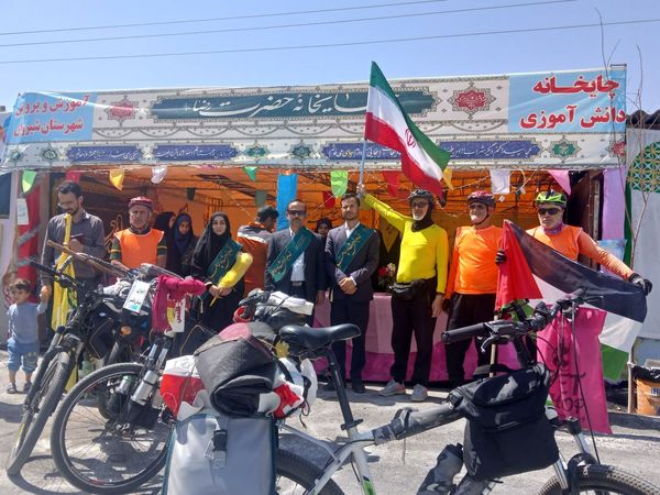 همکاری دانش آموزان خادمیار دبستان ضحی۲ با چایخانه دانش آموزی حضرت رضا(ع) شیروان