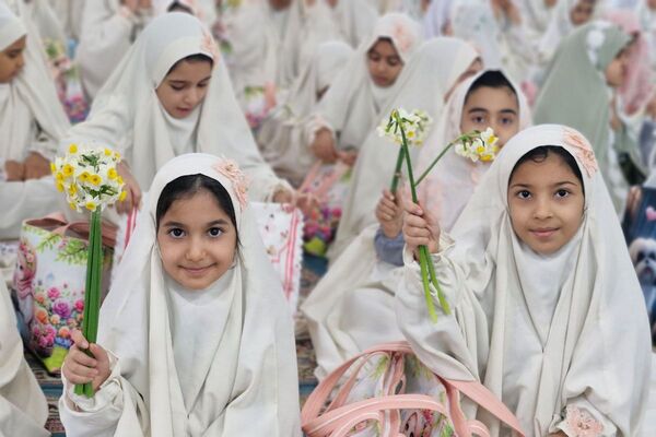 آغاز فصل بندگی دانش‌آموزان قرچک در جشن تکلیف