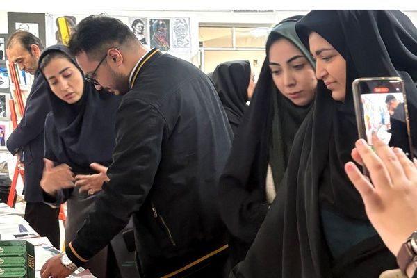 نمایشگاه دست‌سازه‌های خلاق در هنرستان تقوی‌پیشگان بهارستان۲