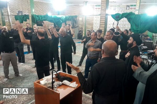 فضای شهر با برگزاری مراسم عزاداری امام حسین(ع) حال و هوای عاشورایی گرفت