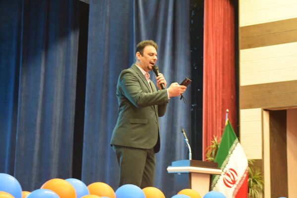 تجلیل از تلاش‌های بی‌وقفه مربیان در همایش خانواده بزرگ پرورشی