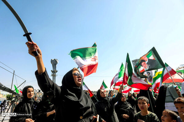 رزمایش دختران «جان‌فدای ایران»
