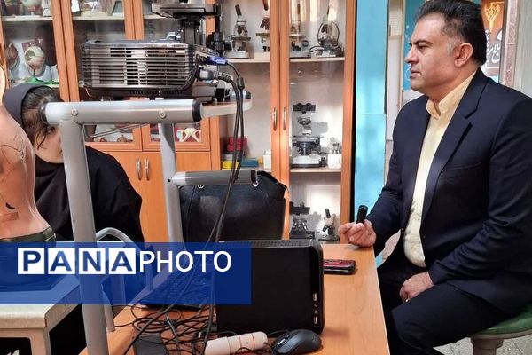 دانش‌آموزان دبیرستان ساره در پژوهشسرای فرهنگ مهارت‌های علمی را تجربه کردند