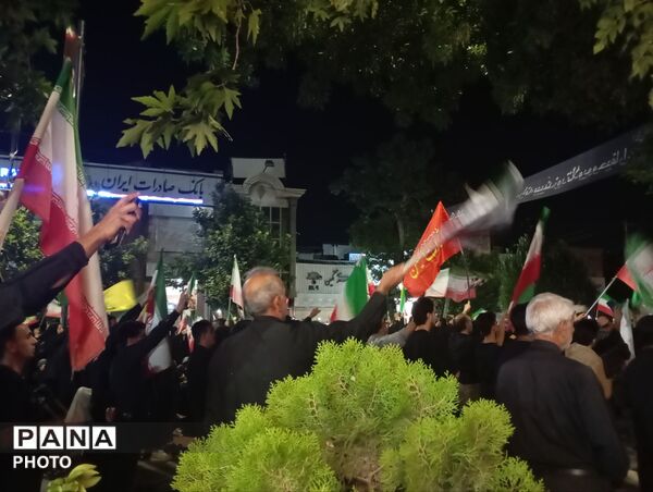 نهمین شب از مراسم عزاداری امام حسین همراه با هئیت زنجیر زنی در حسینیه امام خمینی