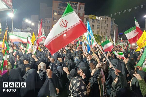 نیمکتی برای رفاقت با شهدا
