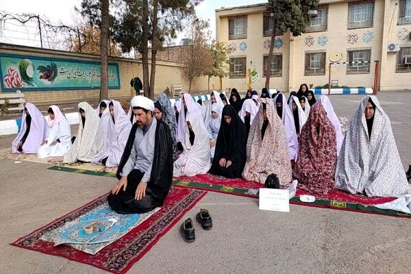 اقامه نماز باران در دبیرستان شهید مجید دهنوی نیشابور 