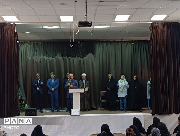  جلسه انجمن اولیا در دبیرستان نمونه اندیشه