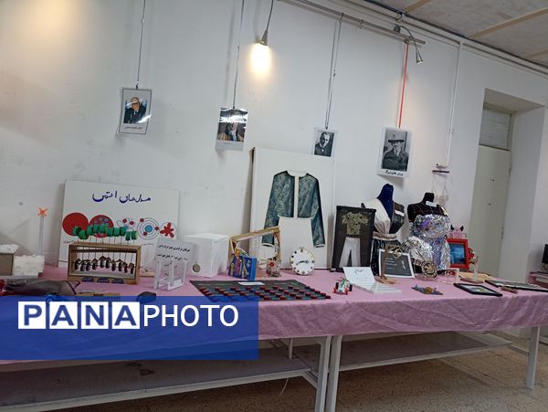 بازدید از نمایشگاه دست سازه هنرستان فنی و حرفه ای دخترانه فلسطین 