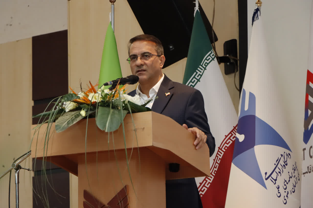 سرمایه انسانی کشور باید هر روز به‌روز شود و فناورانه تحول پیدا کند