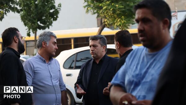 خدمت به زائران آقای شهید ایران 