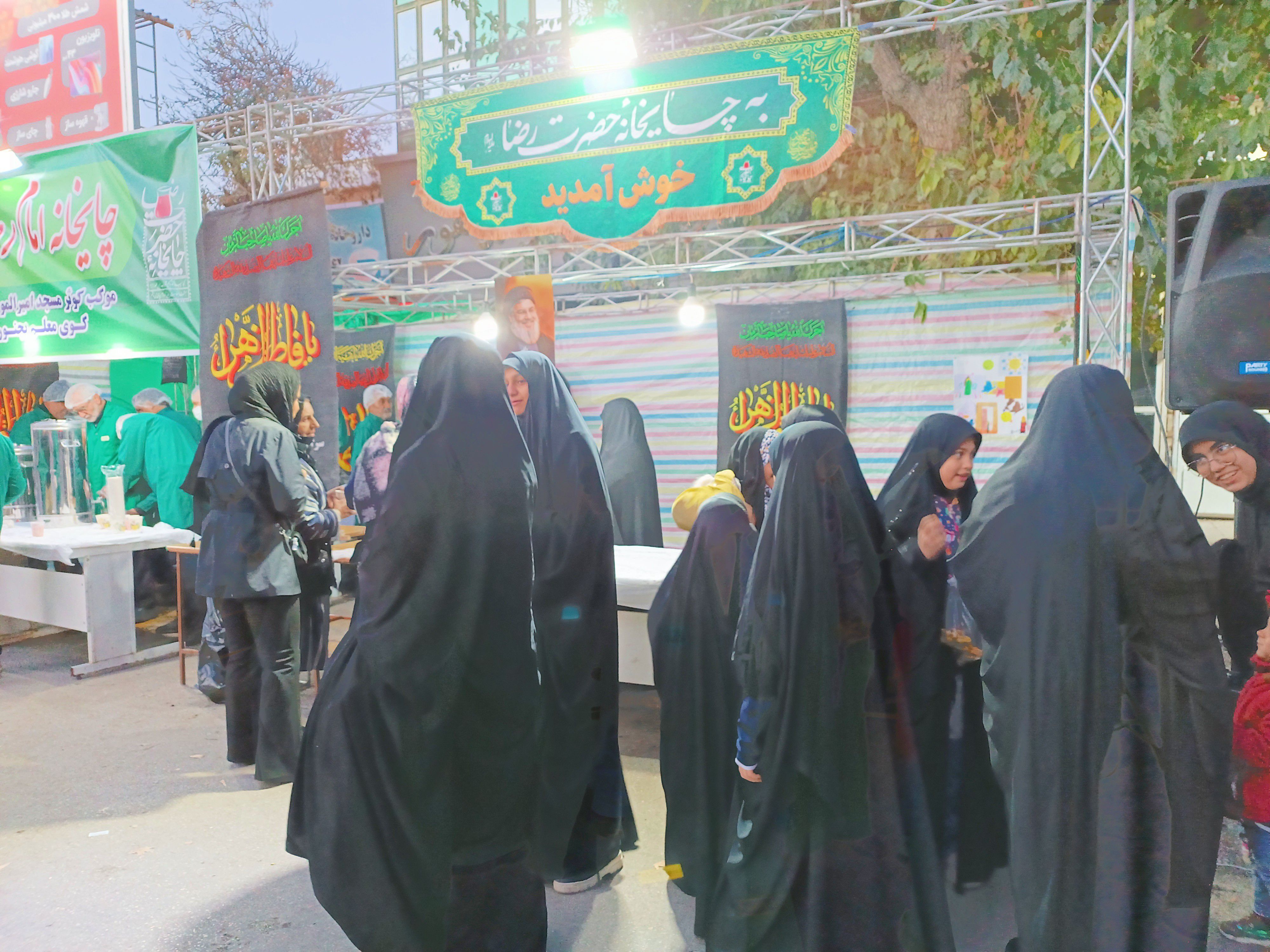 برپایی چایخانه امام رضا(ع) در موکب کوثر مسجد امیرالمومنین (ع) در بجنورد