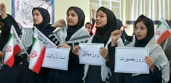 مراسم روز بصیرت و میثاق امت با ولایت در دبیرستان مرحوم میری روستای بزنجرد خلیل آباد