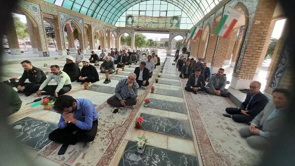  غبارروبی مزار شهدای شهرستان خلیل آباد