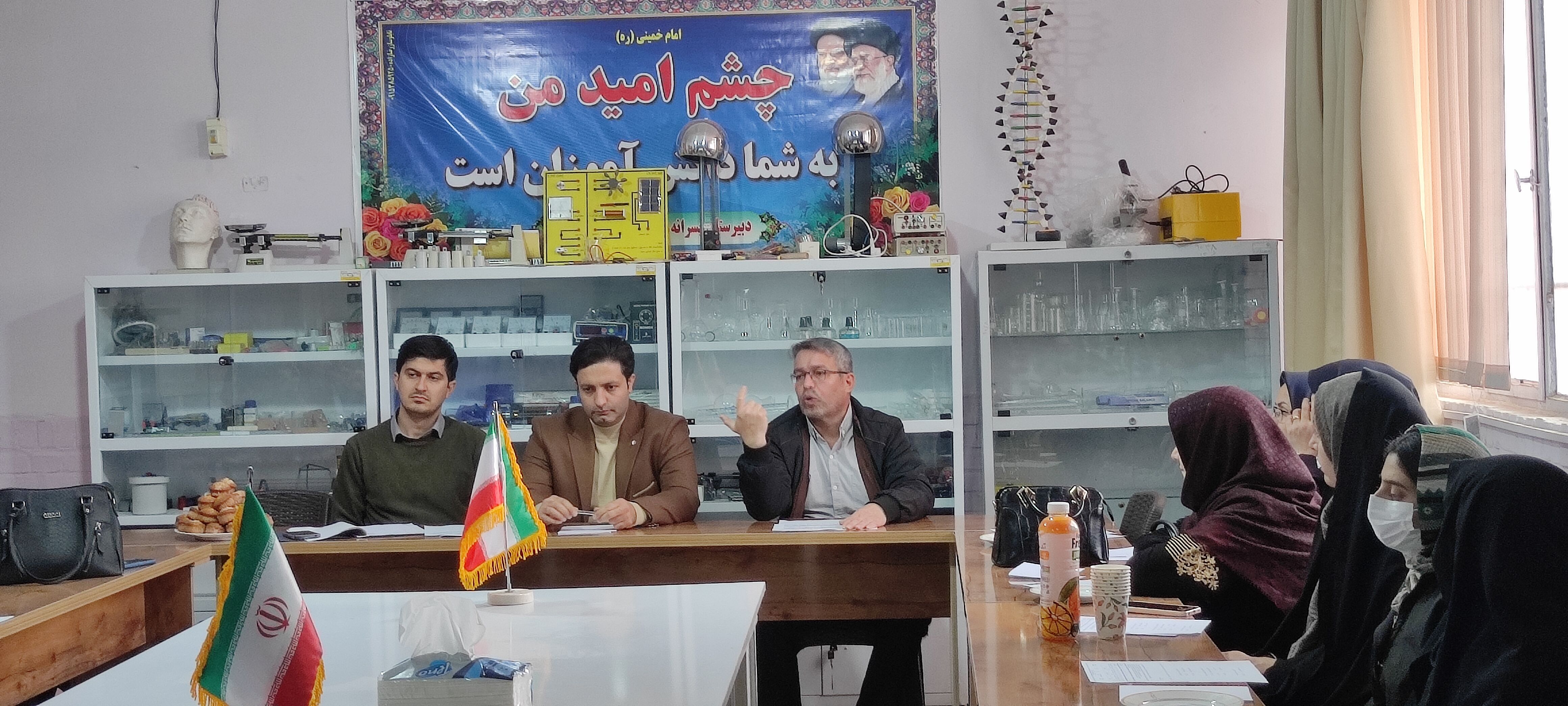 برگزاری کارگاه هدایت تحصیلی پایه نهم در دبیرستان فرزانگان شیروان