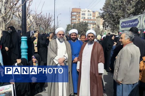 بازدید امام جمعه شهرستان رباط‌کریم و رئیس‌اداره‌ امورخیریه از موکب رباط کریم