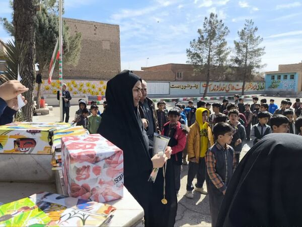 برگزاری مراسم تقدیر واهدای جایزه به دانش آموزان دبستان شهید پسندیده فدافن