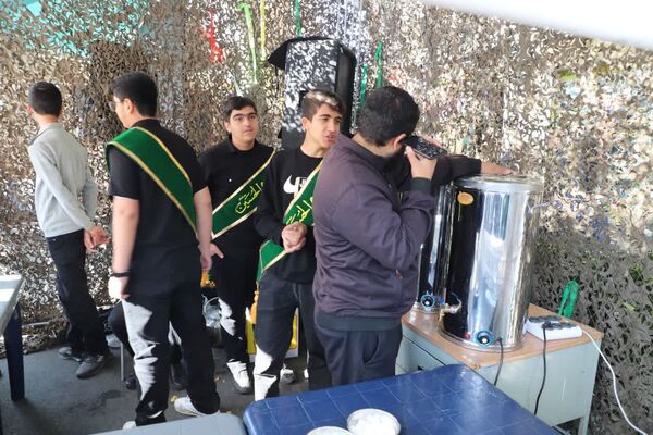  از قاب نگاه نوجوان تا فریاد «مرگ بر استکبار»