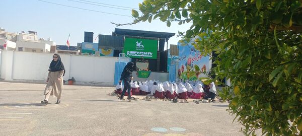 جشن و سرور با نمایش عروسکی و مسابقه در مدرسه شهید ابراهیم تنیده 