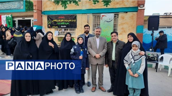 وداع دانش‌آموزان دبیرستان فرهنگیان ناحیه ۷ با شهید گمنام 