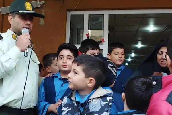 گرامیداشت هفته نیروی انتظامی در مدارس رودهن 