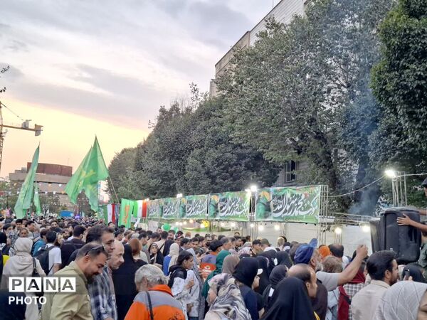 تهران در جشن بزرگ «امت احمد» به استقبال میلاد پیامبر(ص) و امام صادق (ع) رفت