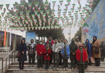 حضور  دانش‌آموزان دبستان میلاد در گلزار شهدا 
