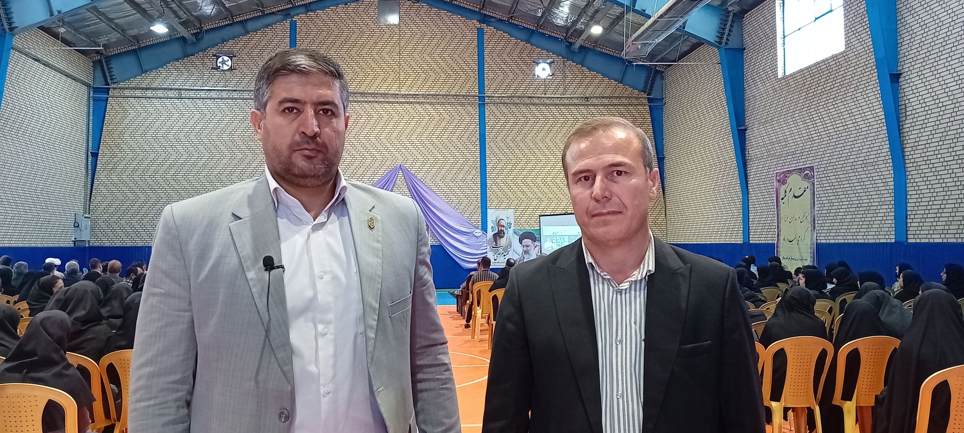نواختن زنگ سپاس معلم در شهر آشخانه