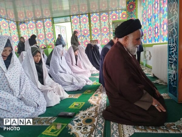 جلسه گفتمان دینی در دبیرستان نمونه وکیلی ۱۰