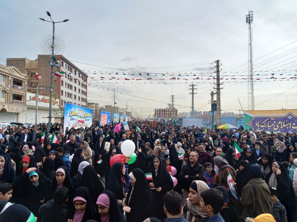تحلیل انگیزه‌های مشارکت دانش‌آموزان در راهپیمایی ۲۲ بهمن؛ بازتابی از بلوغ اجتماعی نسل آینده
