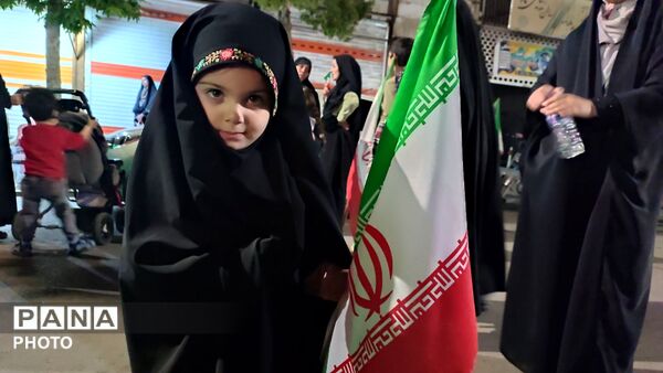 کودکان و نوجوانان پای کار انقلاب