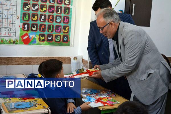 برگزاری جشن شکوفه‌های کلاس اولی دربهارستان‌دو