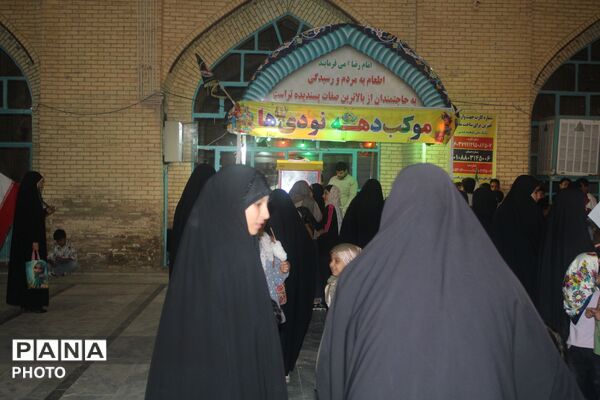 غرفه دهه نودی ها در هشتاد و دومین شب از اجتماعات مردمی نیشابور 