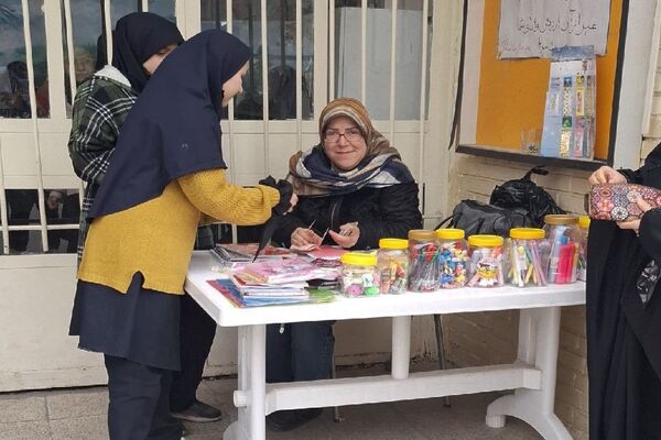برگزاری بازارچه اقتصادی در دبیرستان شاهد تکتم