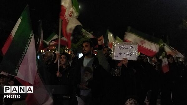 نیشابوری ها از پیر تا کودک در اجتماعات خیابانی
