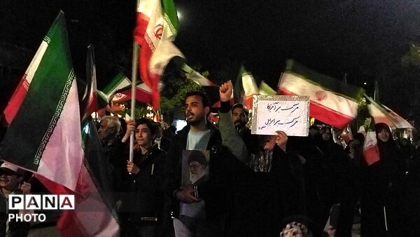 نیشابوری ها از پیر تا کودک در اجتماعات خیابانی