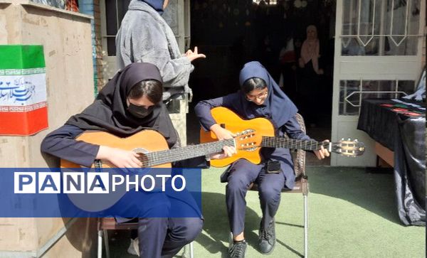 شور و نشاط دانش‌آموزان مدارس منطقه پردیس در جشن‌های دهه فجر انقلاب اسلامی 