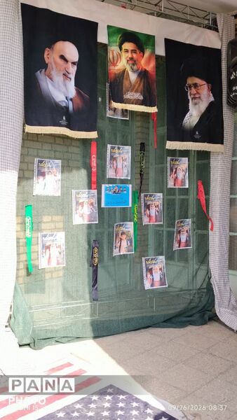 اهتزاز پرچم در مدرسه حضرت معصومه(س) شهر جعفریه 