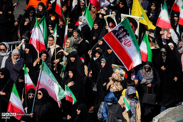 رزمایش دختران «جان‌فدای ایران»