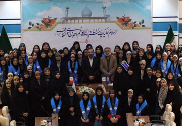 نشست صمیمی دبیرکل اتحادیه انجمن‌های اسلامی با دانش‌آموزان فارس