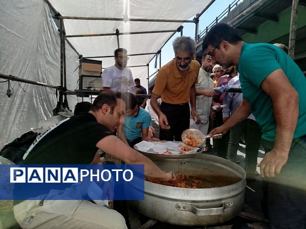 راهپیمایی 10 کیلومتری تهران به مناسبت عید غدیر و مقاومت در برابر تهدیدات دشمن