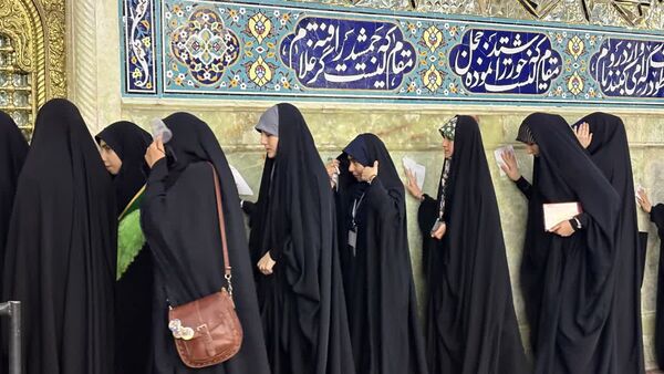 آیین غبارروبی حرم حضرت معصومه(س) با حضور بانوان طلبه