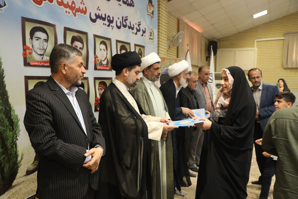 تجلیل از دانش‌آموزان برگزیده پویش «شهید من» در قم