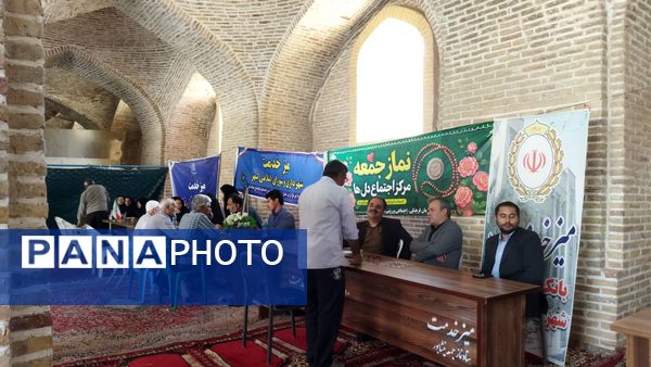 میز خدمت ادارات و بانک‌ها در نماز جمعه نیشابور