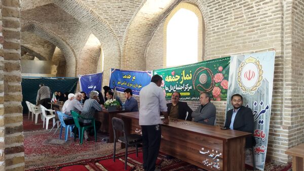 میز خدمت ادارات و بانک‌ها در نماز جمعه نیشابور