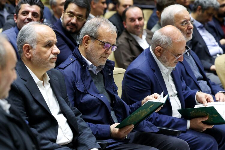 حضور رئیس جمهور در مراسم ختم خانواده سقاب اصفهانی