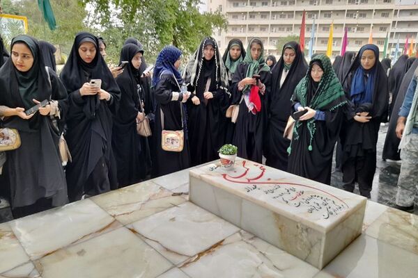 بازدید دانش‌آموزان دختر ناحیه 2 بهارستان از سرزمین نور