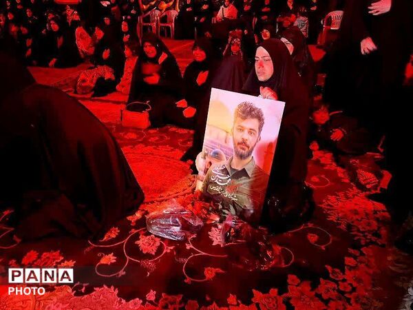وداع خانواده سه شهید مدافع امنیت در معراج شهدای شهریار