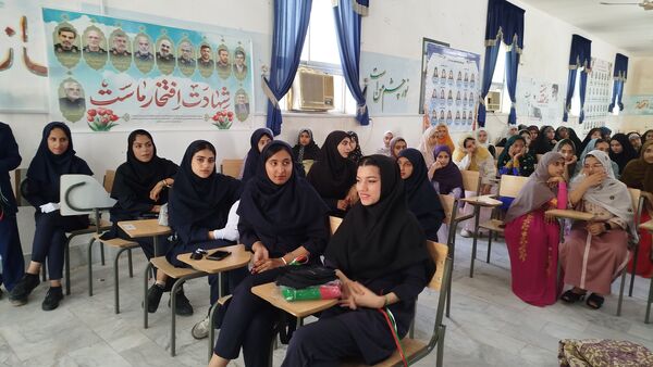 رقابت سرودهای مدرسه‌ای با هم‌صدایی دختران بندرلنگه
