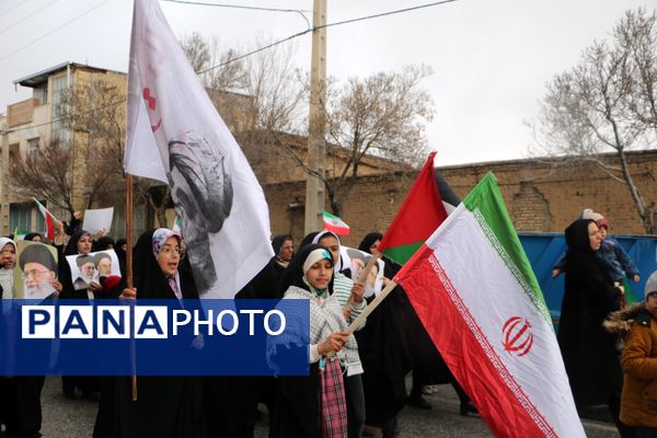 همگام با هم؛ مردم و دانش‌آموزان، شکوه جاودانه ۲۲ بهمن را فریاد می‌زنند