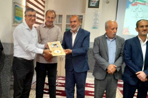 مراسم تجلیل از دانش‌آموزان ممتاز شاهد و ایثارگر شهرستان بوشهر
